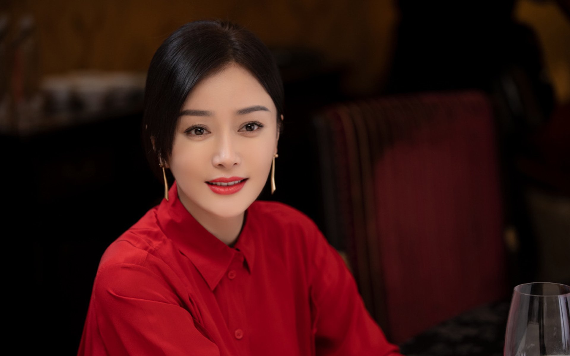 卡塔尔金元足球再显神威!巴黎三球横扫莱比锡,罗德里中场统治力堪称完美